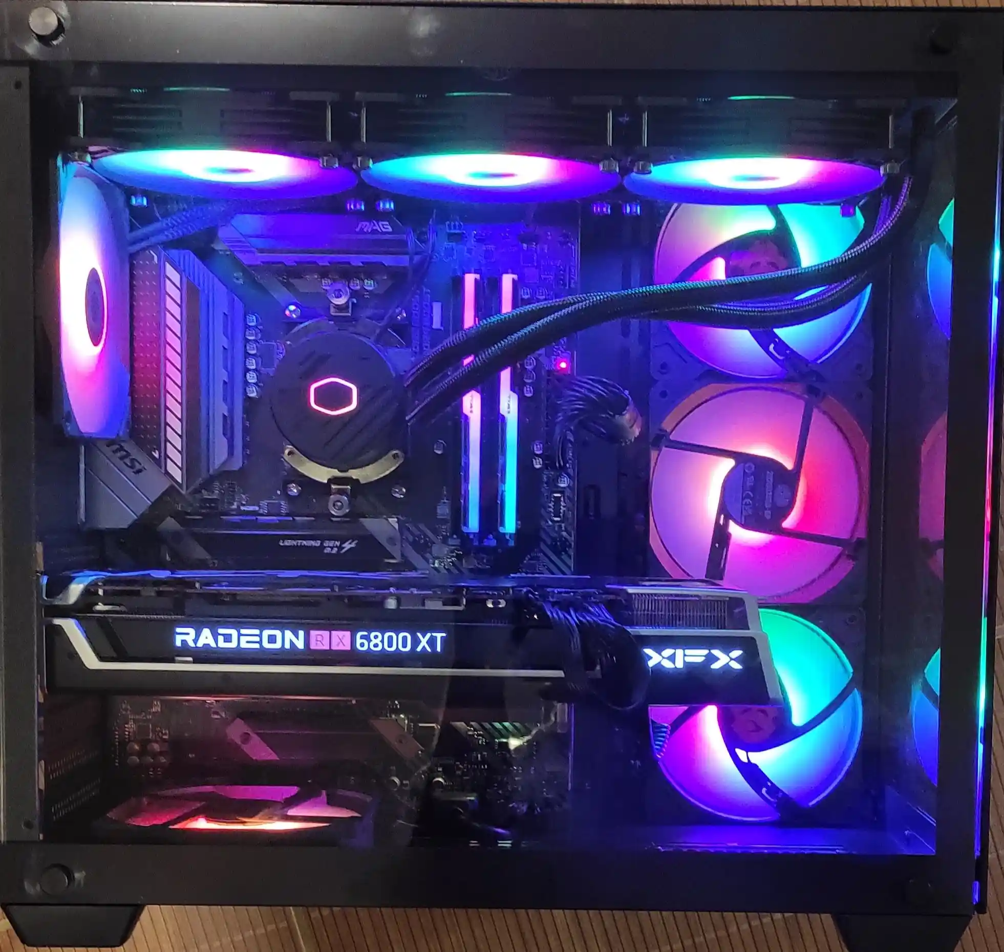 PC professionnel monté avec une configuration optimale pour le travail