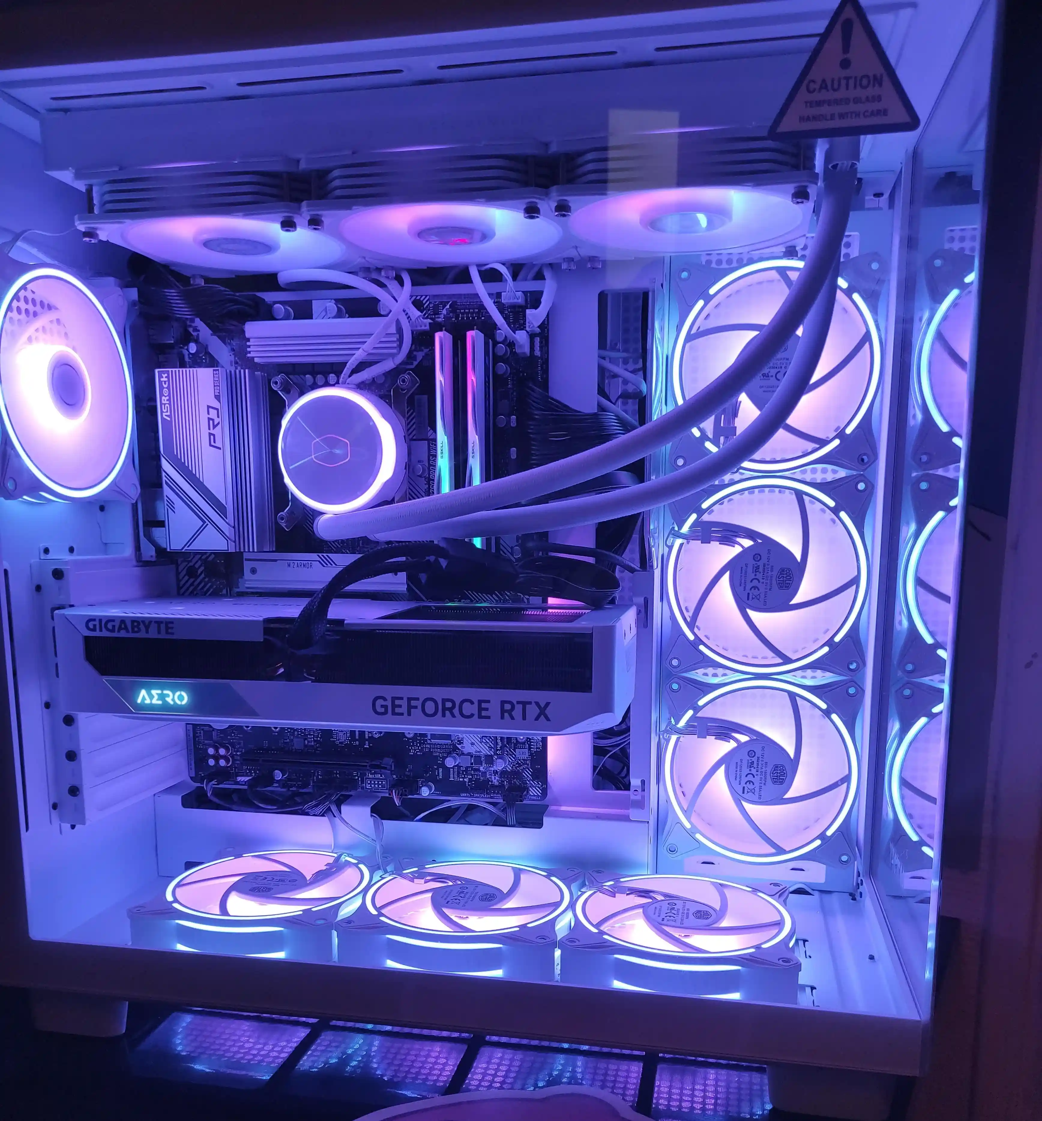 PC de bureau avec un design élégant et moderne